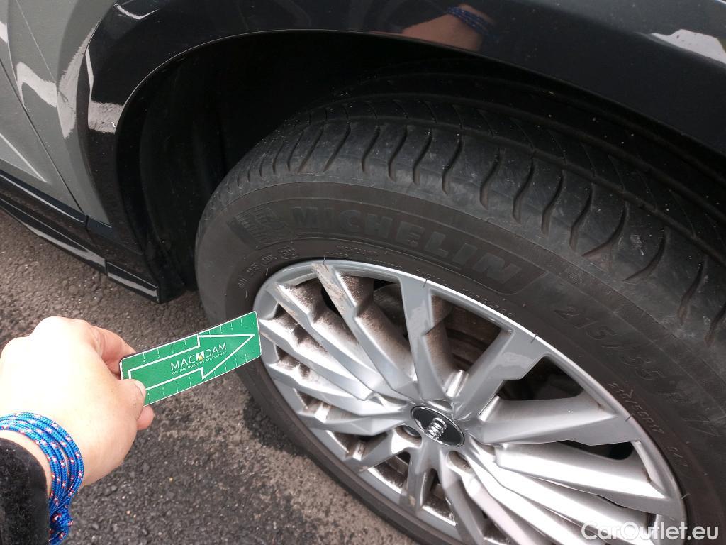  Audi  Q2 AUDI  / 2016 / 5P / todoterreno Design 30 TFSI 85kW (116CV) #4