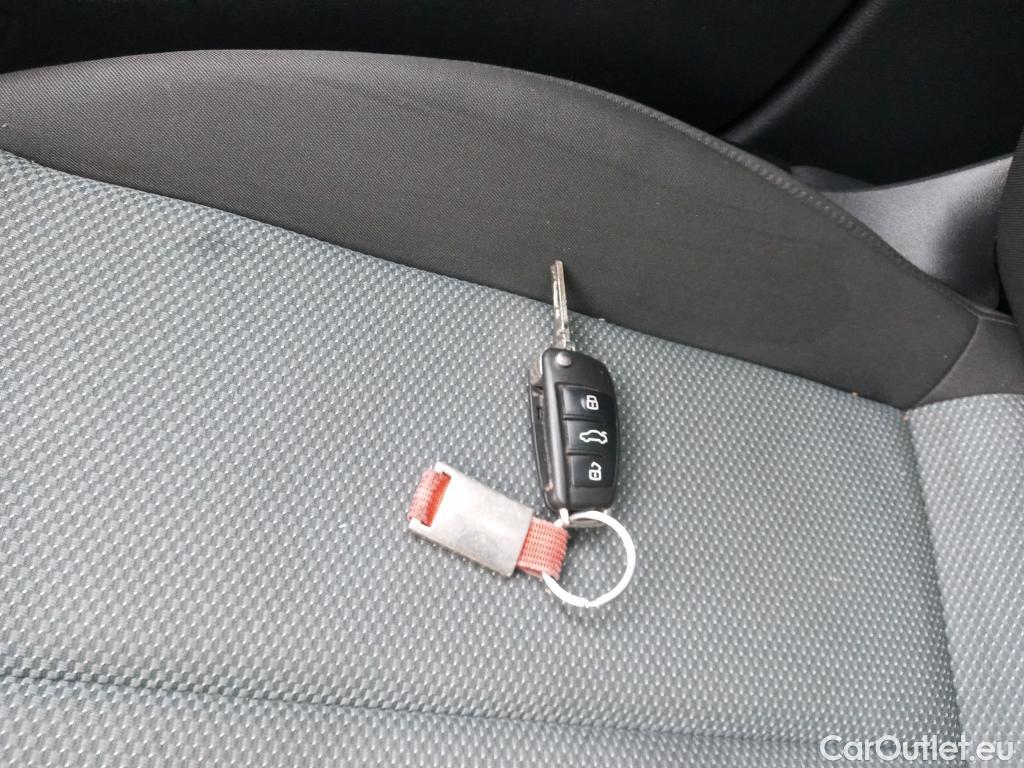  Audi  Q2 AUDI  / 2016 / 5P / todoterreno Design 30 TFSI 85kW (116CV) #2