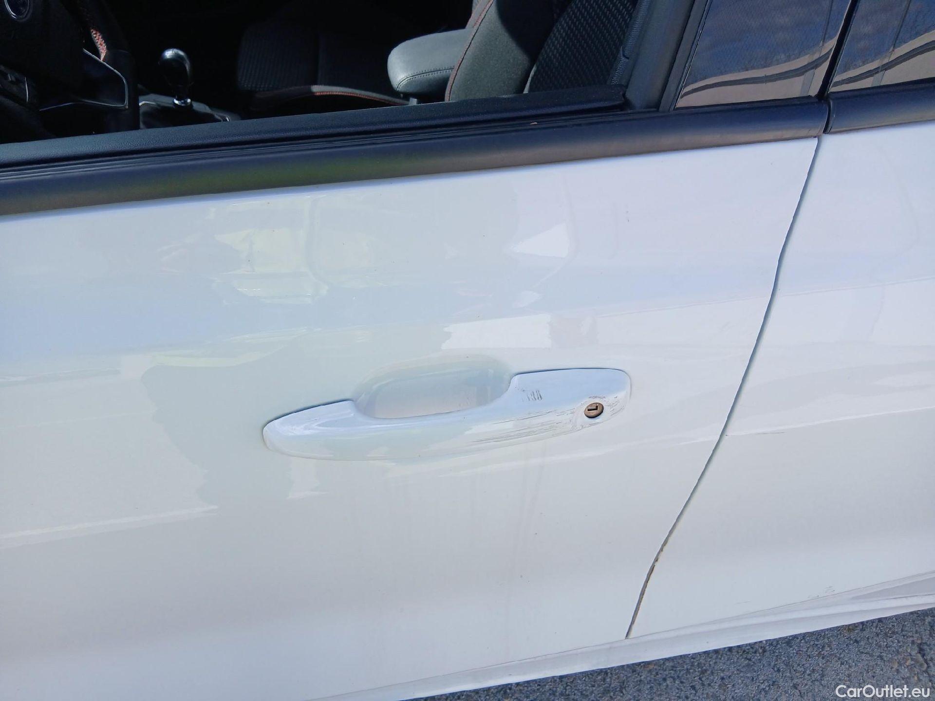  Ford  Focus FORD  / 2018 / 5P / berlina con portón 1.0 Ecoboost MHEV 92kW ST-Line #16