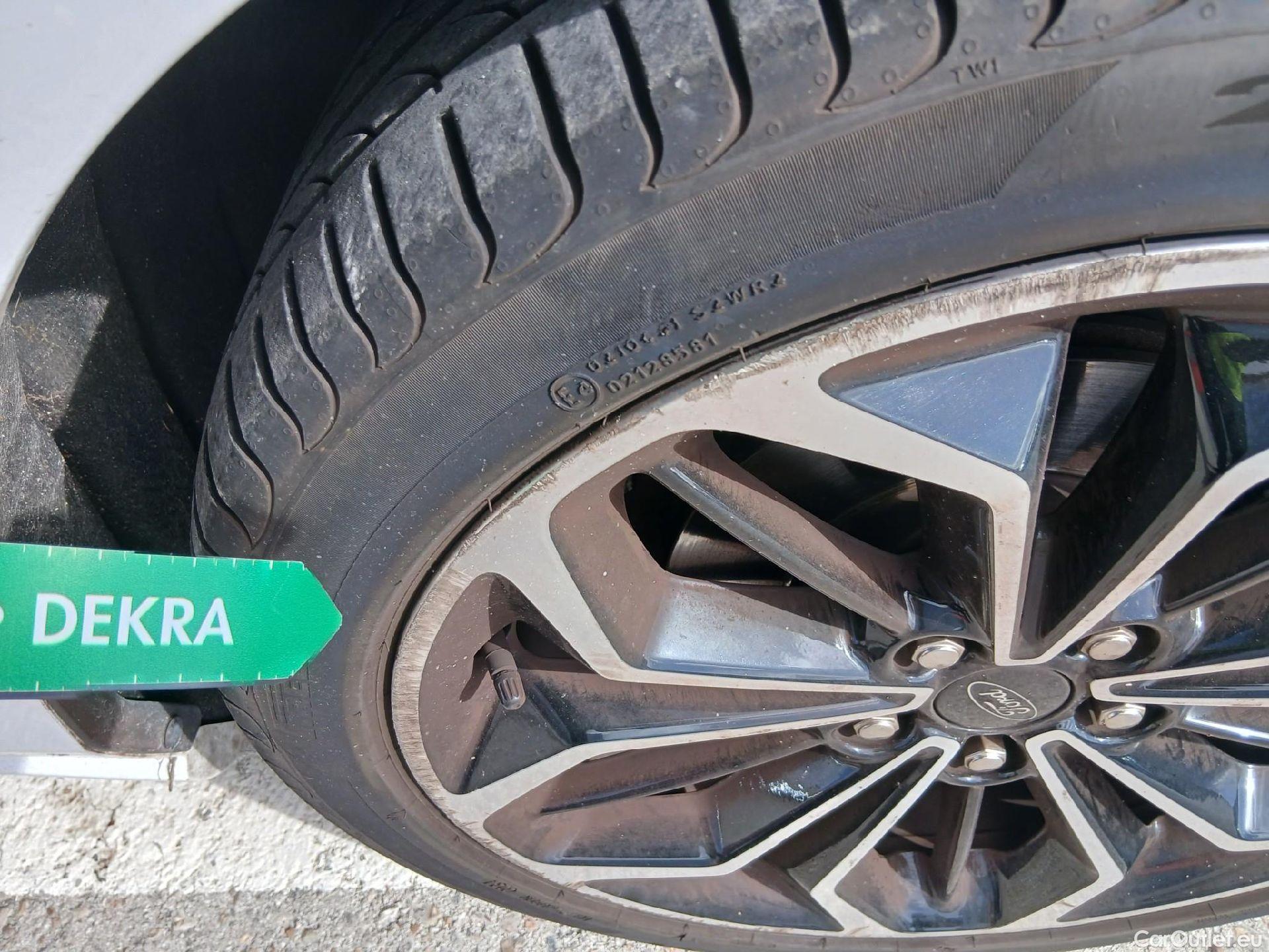  Ford  Focus FORD  / 2018 / 5P / berlina con portón 1.0 Ecoboost MHEV 92kW ST-Line #7