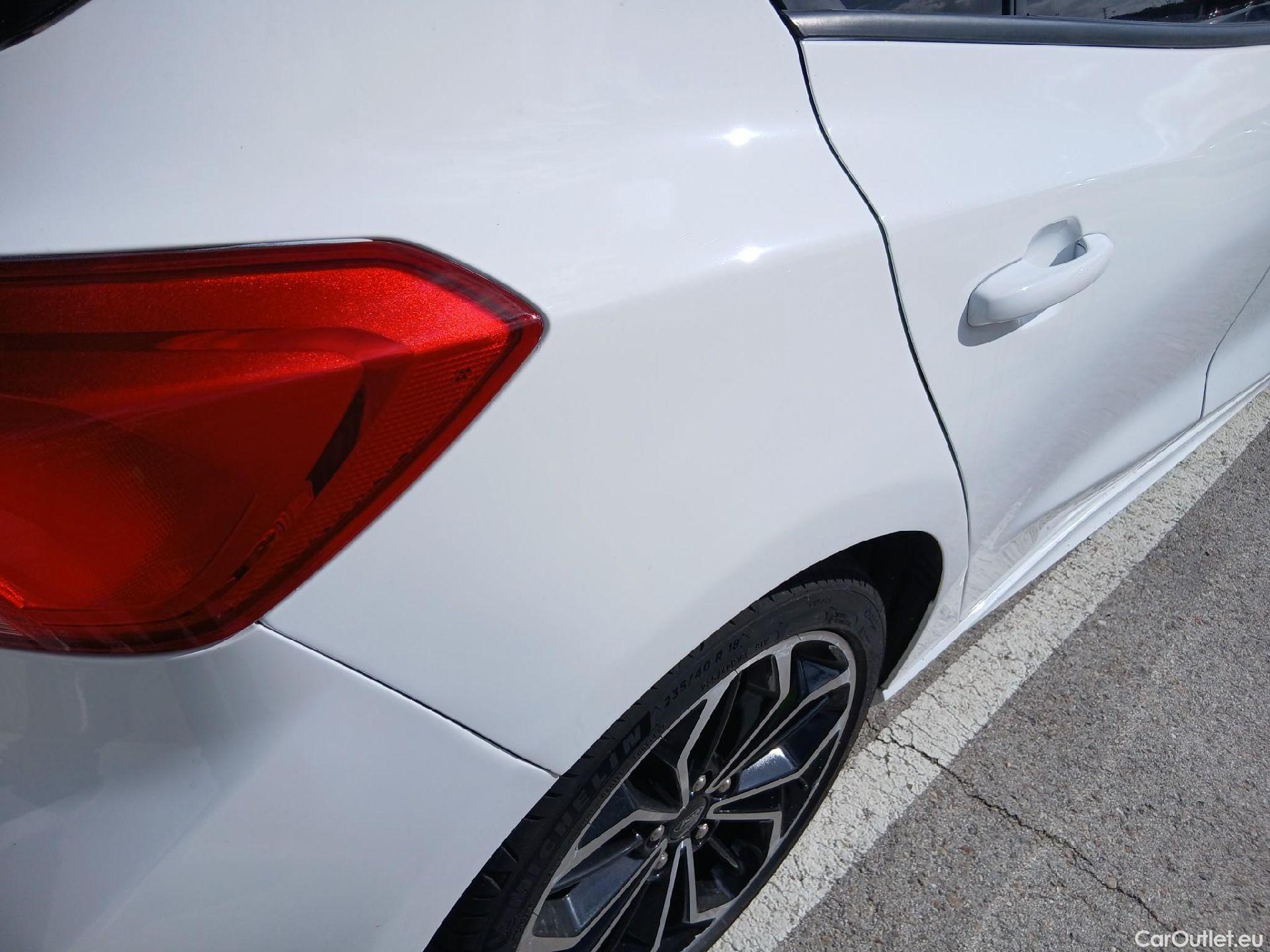  Ford  Focus FORD  / 2018 / 5P / berlina con portón 1.0 Ecoboost MHEV 92kW ST-Line #19