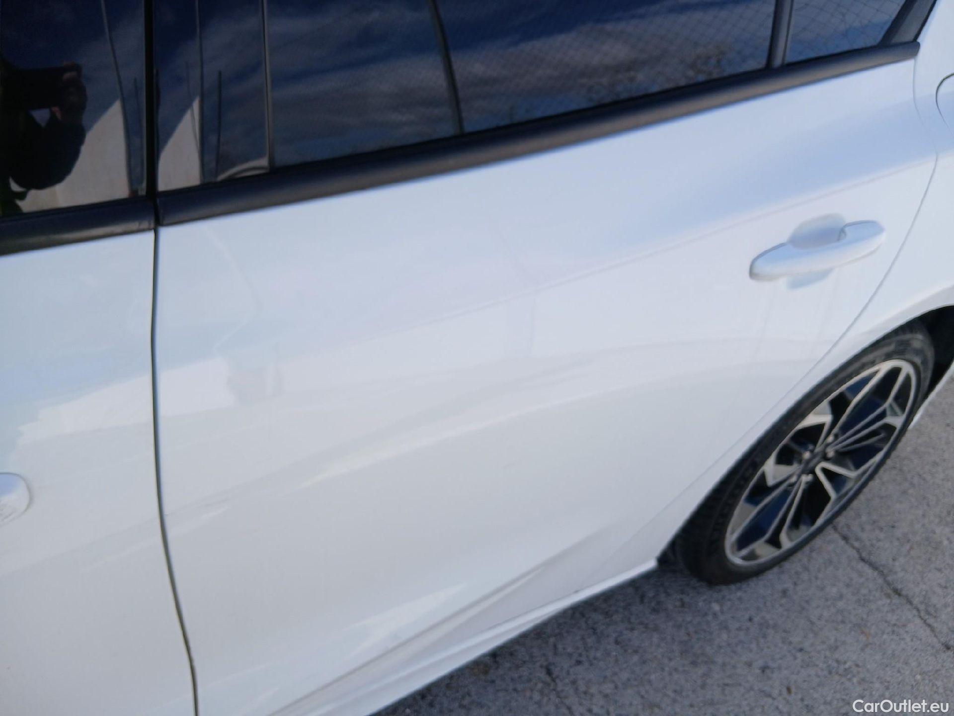  Ford  Focus FORD  / 2018 / 5P / berlina con portón 1.0 Ecoboost MHEV 92kW ST-Line #18