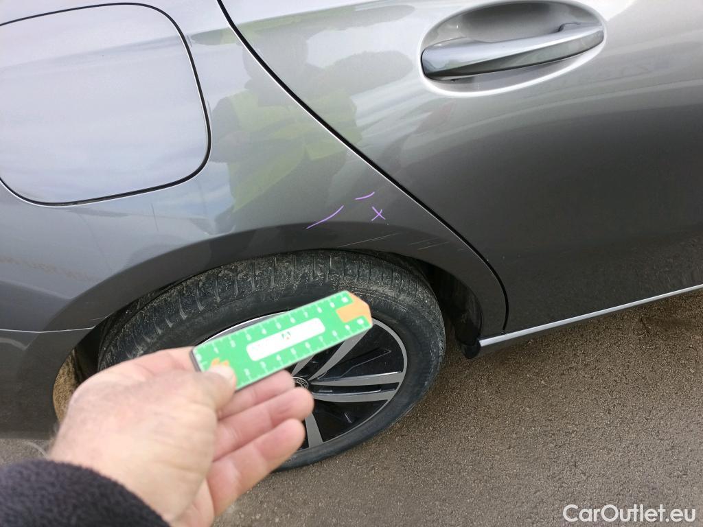  Mercedes  A-Klasse MERCEDES-BENZ Clase A / 2018 / 4P / sedán Sedán A 250 e #15