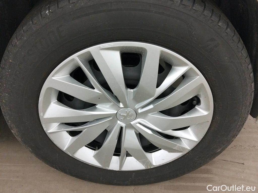  Peugeot  208 PEUGEOT  / 2019 / 5P / berlina con portón PureTech 55kW (75CV) Active #5