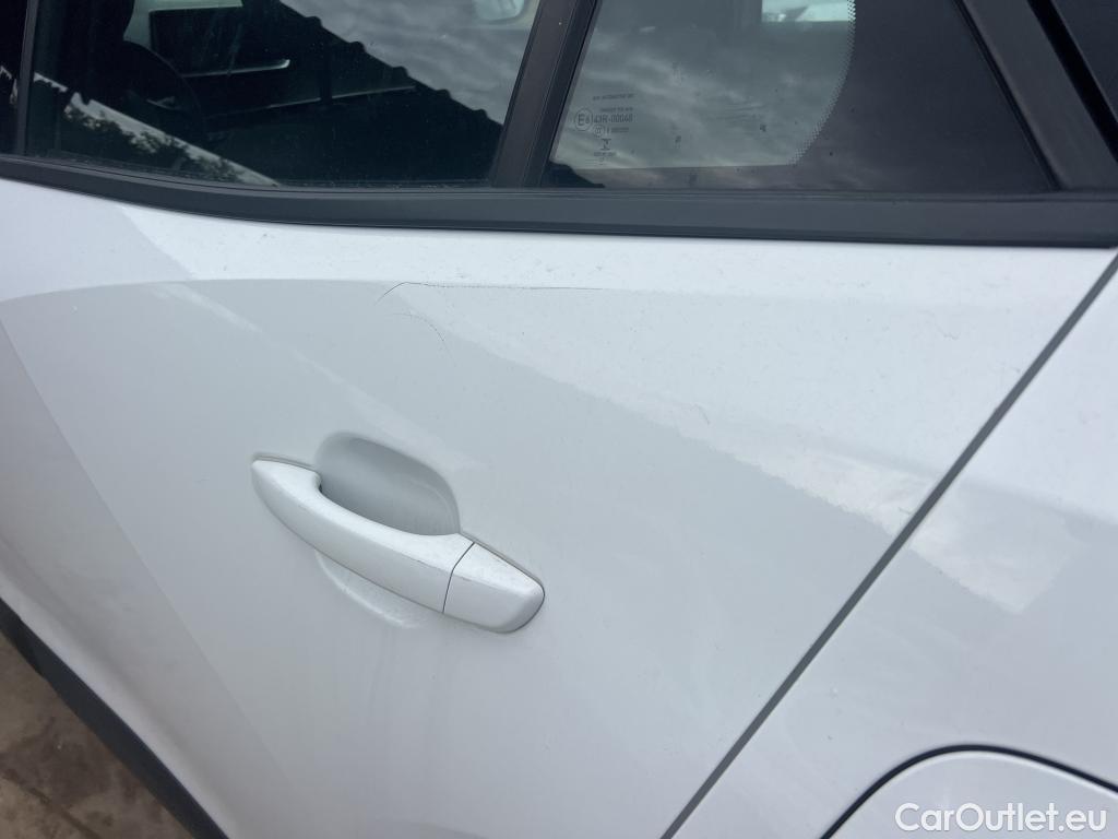  Peugeot  2008 PEUGEOT  / 2019 / 5P / todoterreno Active Pack BlueHDI 81kW (110CV) #18