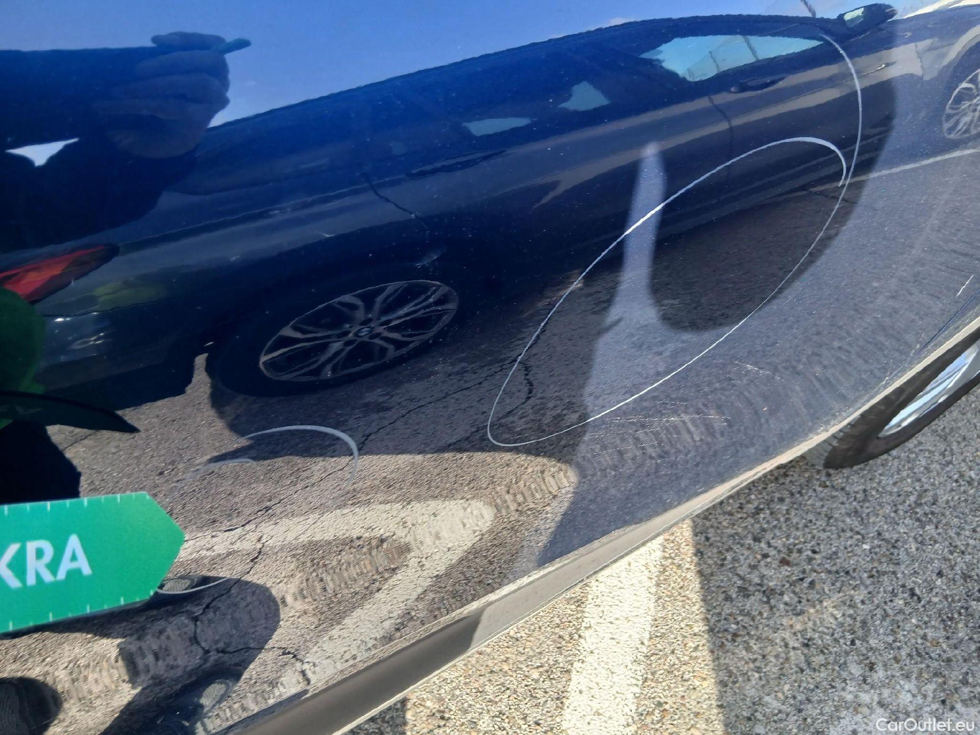  Renault  Kadjar RENAULT  / 2019 / 5P / crossover Intens Blue dCi 85kW (115CV) #20