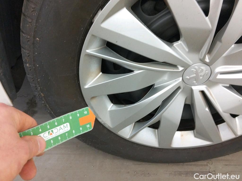  Peugeot  208 PEUGEOT  / 2019 / 5P / berlina con portón PureTech 55kW (75CV) Active #14