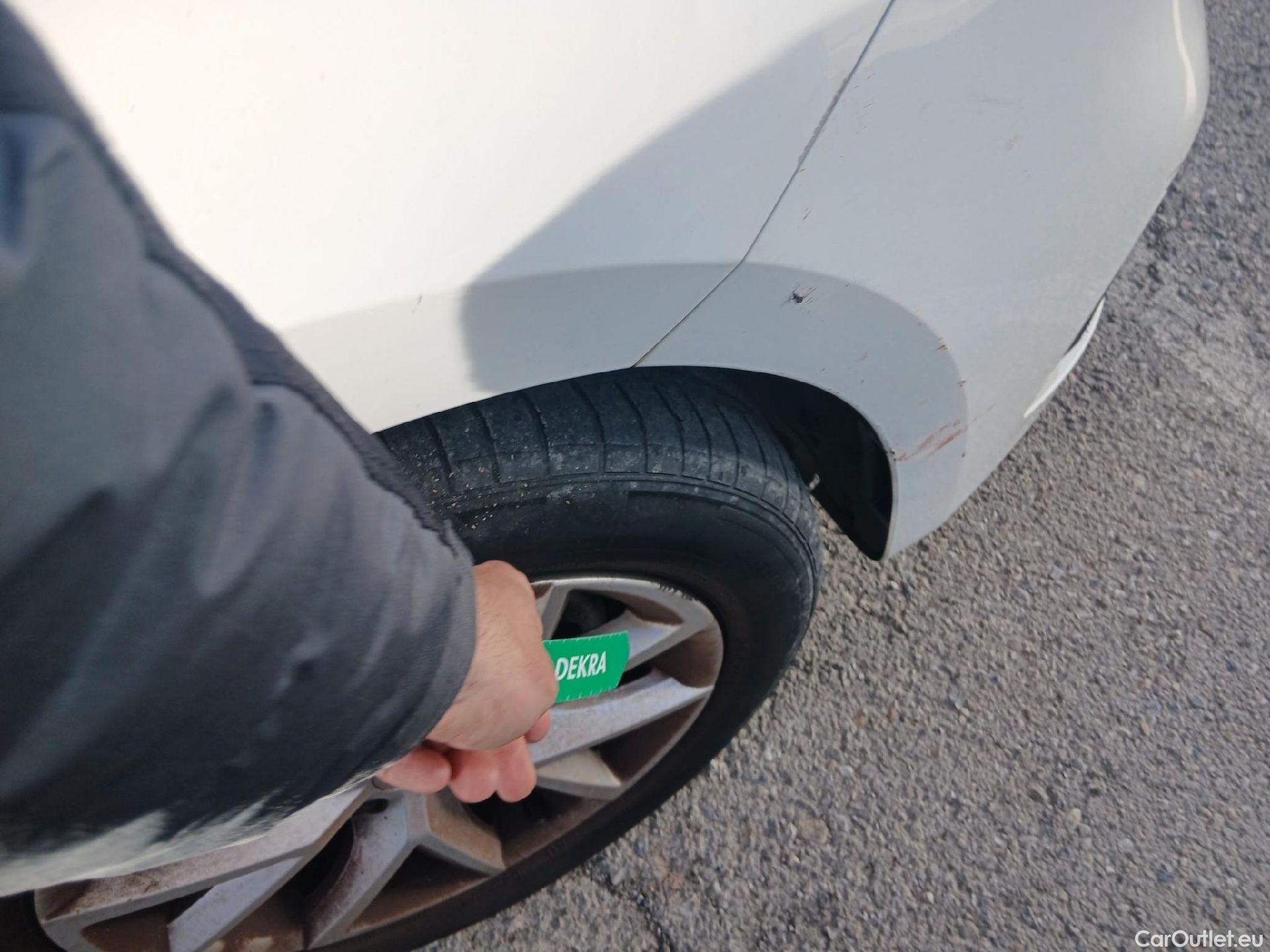  Land Rover  Discovery SEAT Nuevo León / 2020 / 5P / berlina con portón 2.0 TDI 85kW S&S Style Go (AC3) #26