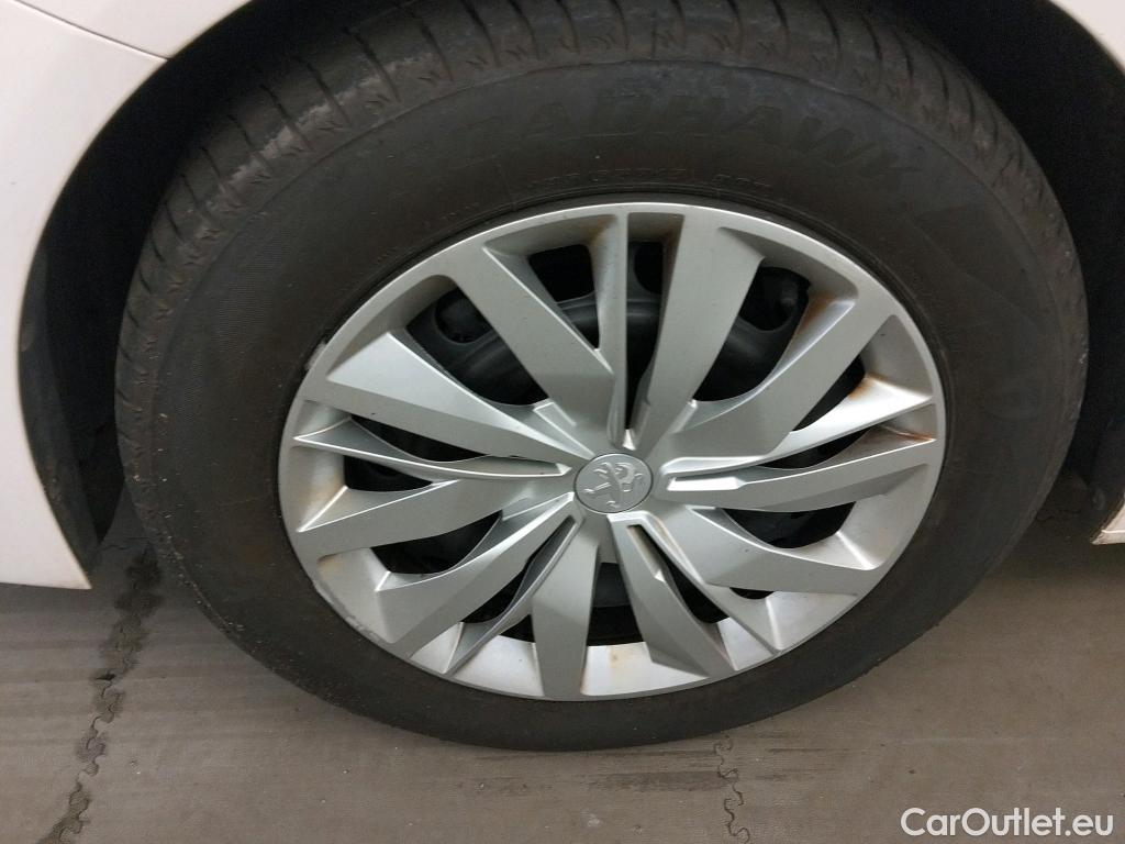  Peugeot  208 PEUGEOT  / 2019 / 5P / berlina con portón PureTech 55kW (75CV) Active #13