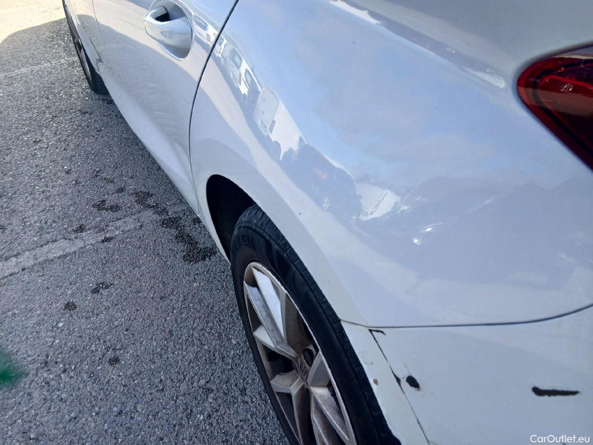  Land Rover  Discovery SEAT Nuevo León / 2020 / 5P / berlina con portón 2.0 TDI 85kW S&S Style Go (AC3) #7