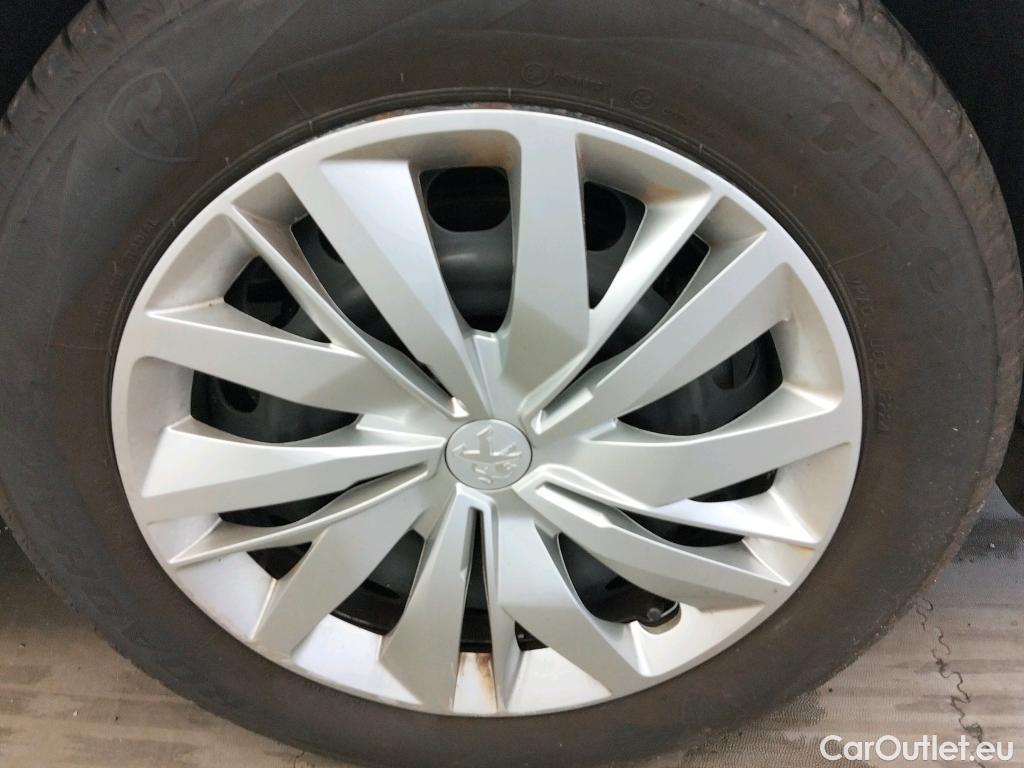  Peugeot  208 PEUGEOT  / 2019 / 5P / berlina con portón PureTech 55kW (75CV) Active #15