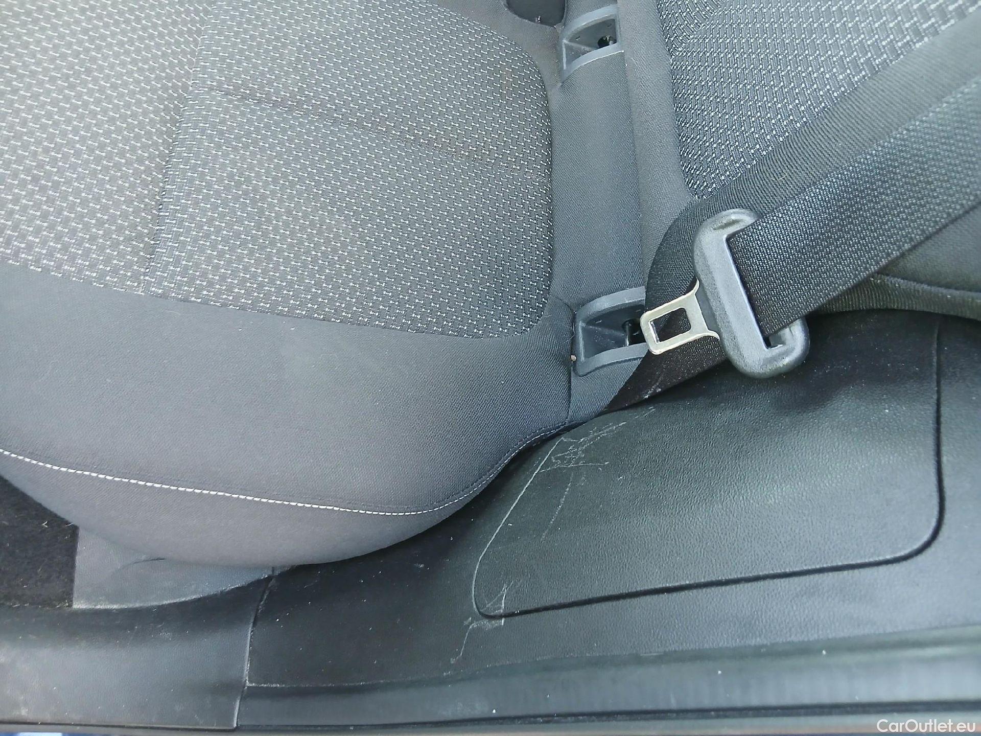  Renault  Kadjar RENAULT  / 2019 / 5P / crossover Intens Blue dCi 85kW (115CV) #4