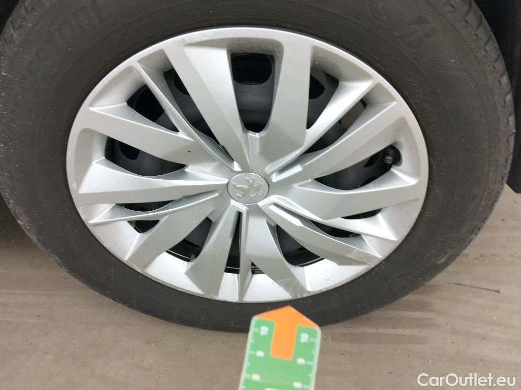  Peugeot  208 PEUGEOT  / 2019 / 5P / berlina con portón PureTech 55kW (75CV) Active #6