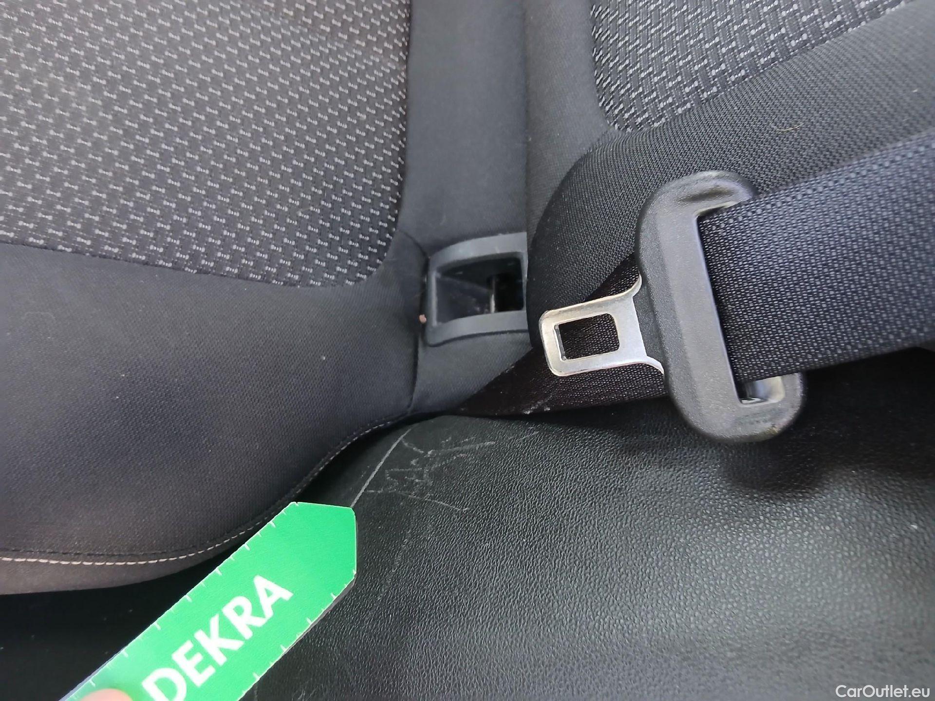  Renault  Kadjar RENAULT  / 2019 / 5P / crossover Intens Blue dCi 85kW (115CV) #3