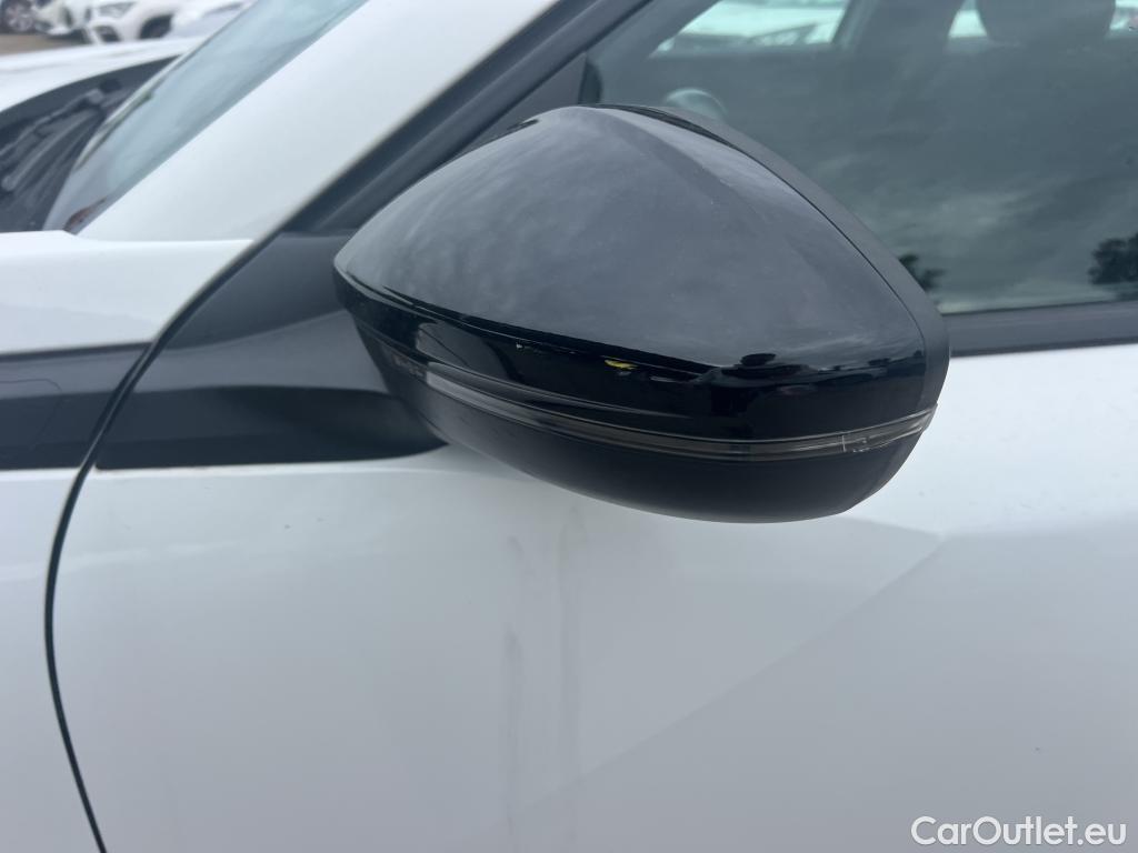  Peugeot  2008 PEUGEOT  / 2019 / 5P / todoterreno Active Pack BlueHDI 81kW (110CV) #23