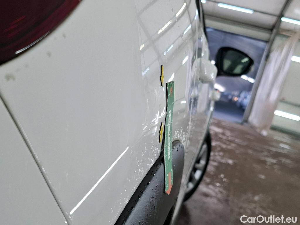  Citroen  C3 CITROEN  / 2016 / 5P / Berline PureTech 82 S&S BVM Feel Business #10