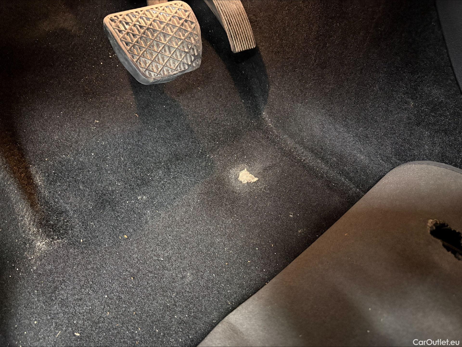  Mercedes  CLA-Klasse Mercedes, CLA-Class '19, Mercedes-Benz CLA CLA 180 d Essential Line 4d #25