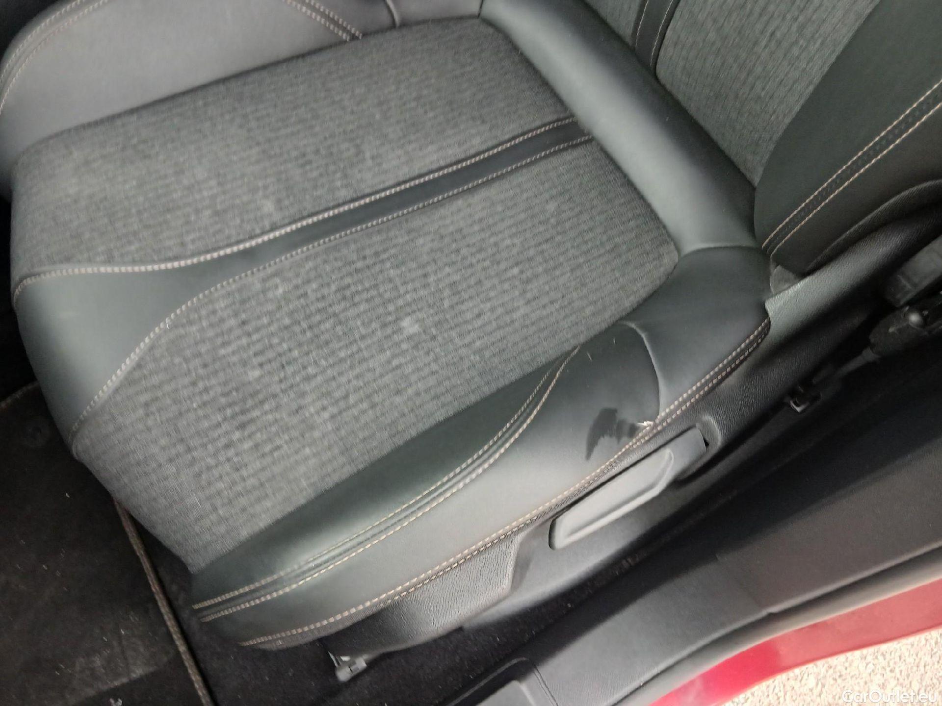  Peugeot  5008 PEUGEOT  / 2017 / 5P / todoterreno GT-Line BlueHDi 96kW (130CV) S&S EAT8 #46