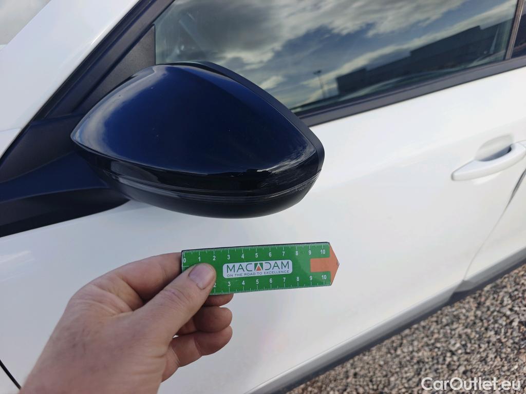  Peugeot  2008 PEUGEOT  / 2019 / 5P / todoterreno Allure BlueHDI 81kW (110CV) #19