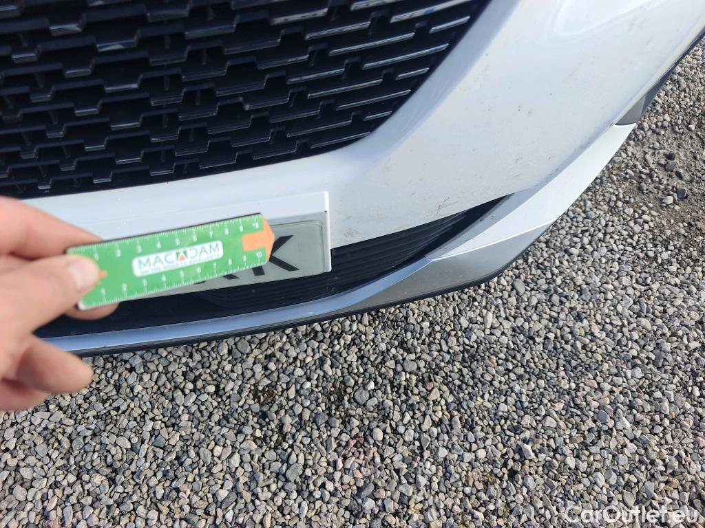  Peugeot  2008 PEUGEOT  / 2019 / 5P / todoterreno Allure BlueHDI 81kW (110CV) #23