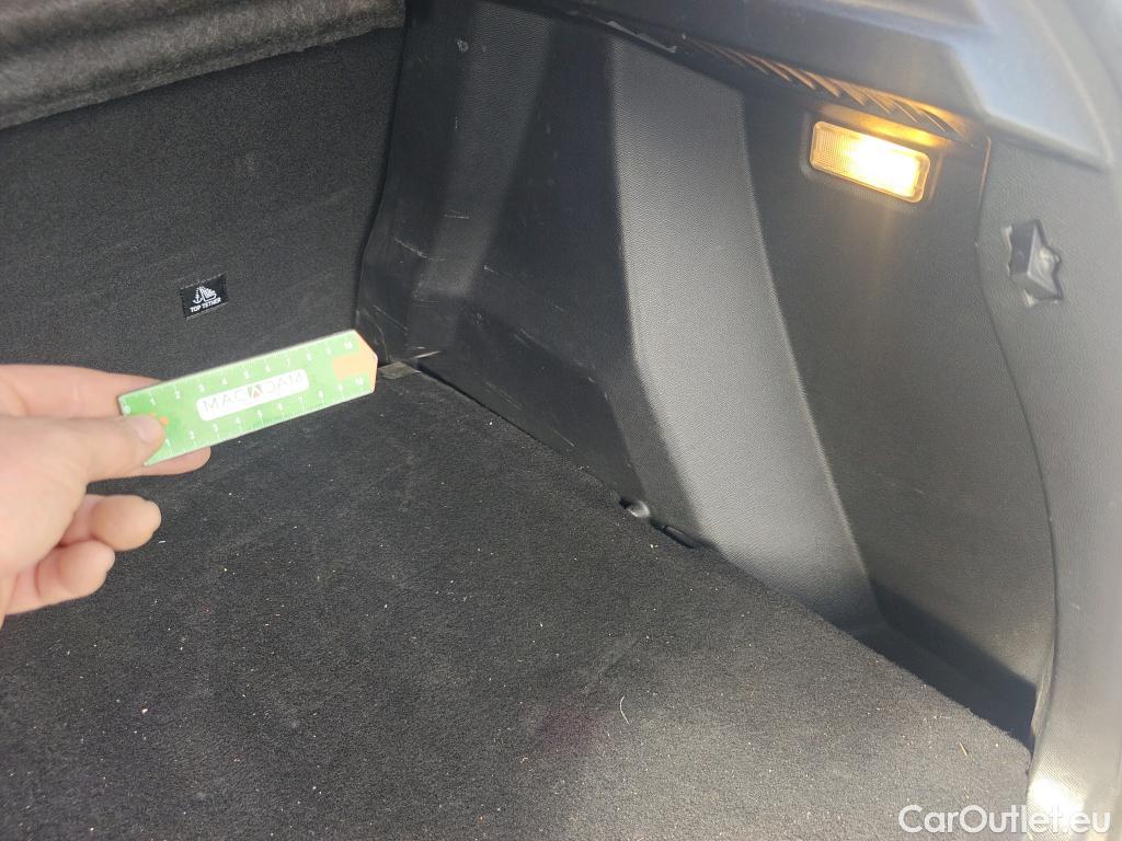  Peugeot  2008 PEUGEOT  / 2019 / 5P / todoterreno Allure BlueHDI 81kW (110CV) #16