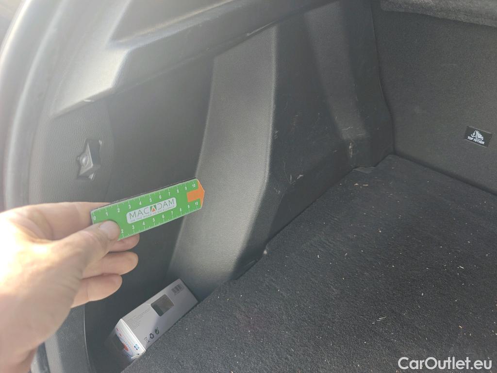  Peugeot  2008 PEUGEOT  / 2019 / 5P / todoterreno Allure BlueHDI 81kW (110CV) #17