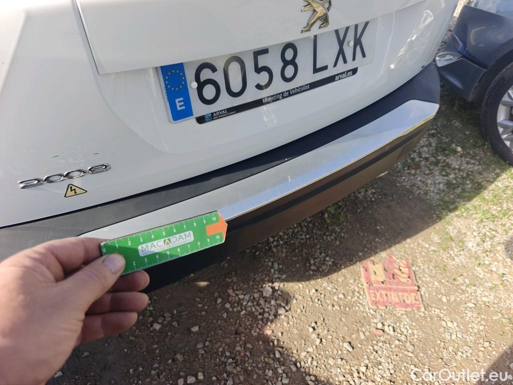  Peugeot  2008 PEUGEOT  / 2019 / 5P / todoterreno Allure BlueHDI 81kW (110CV) #27