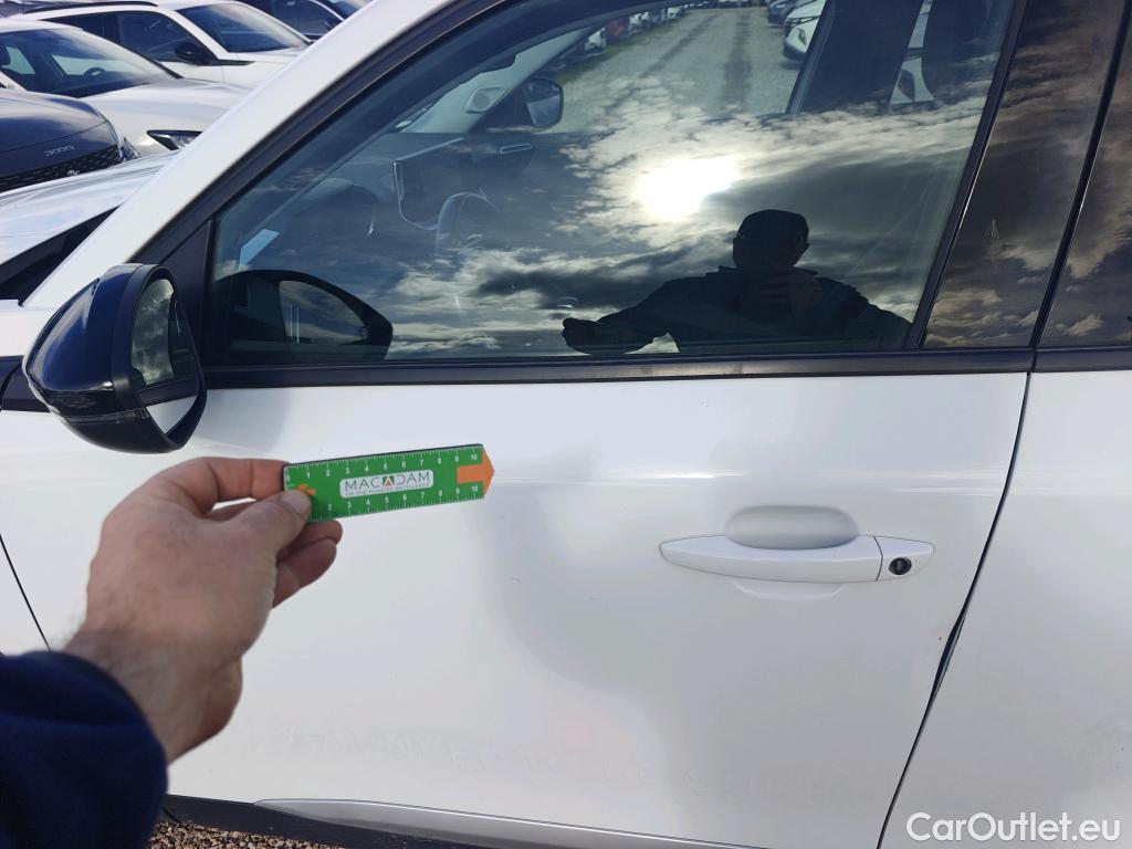  Peugeot  2008 PEUGEOT  / 2019 / 5P / todoterreno Allure BlueHDI 81kW (110CV) #3