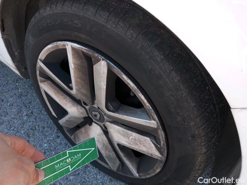  Renault  Clio RENAULT  / 2019 / 5P / berlina con portón Intens TCe 67 kW (91CV) #32