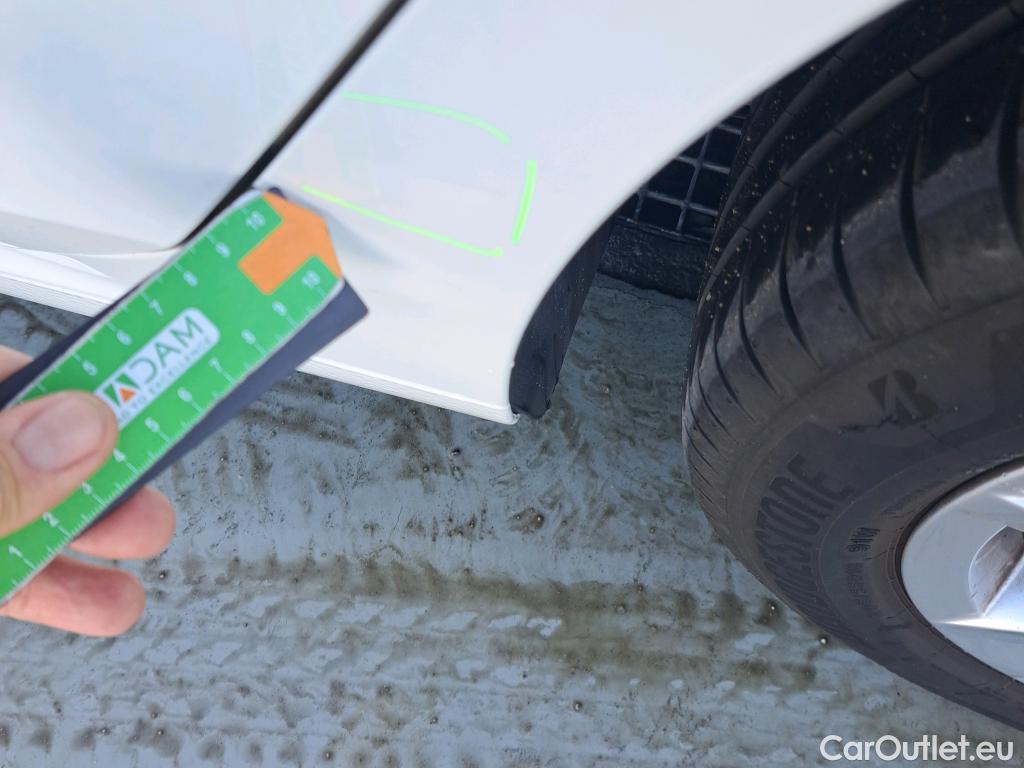  Volkswagen  Golf  VOLKSWAGEN / 2020 / 5P / berlina con portón 2.0 TDI 85kW (115CV) #6