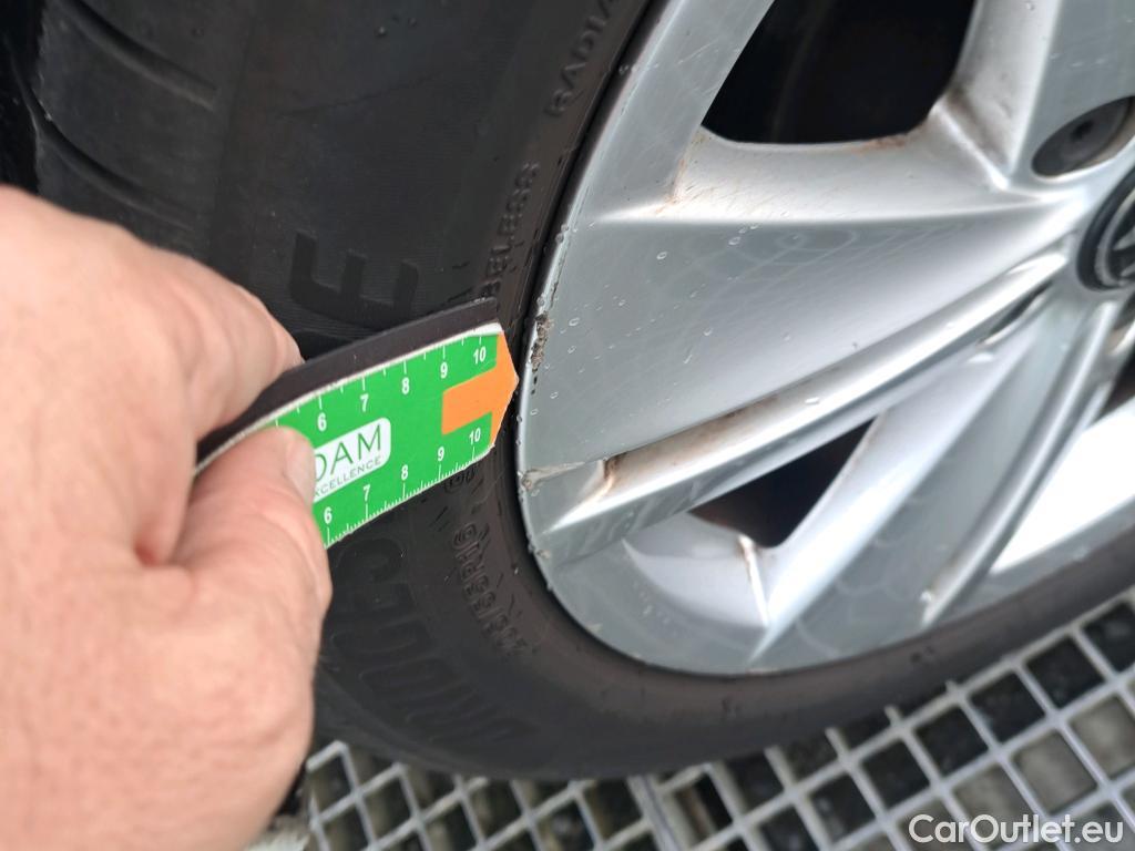  Volkswagen  Golf  VOLKSWAGEN / 2020 / 5P / berlina con portón 2.0 TDI 85kW (115CV) #26