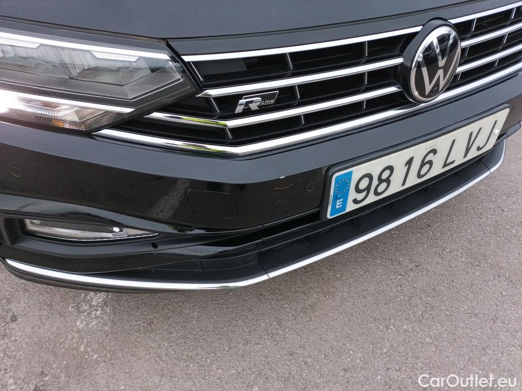  Volkswagen  Passat VOLKSWAGEN  / 2019 / 5P / familiar Variant R-Line 2.0 TDI 110kW DSG #15