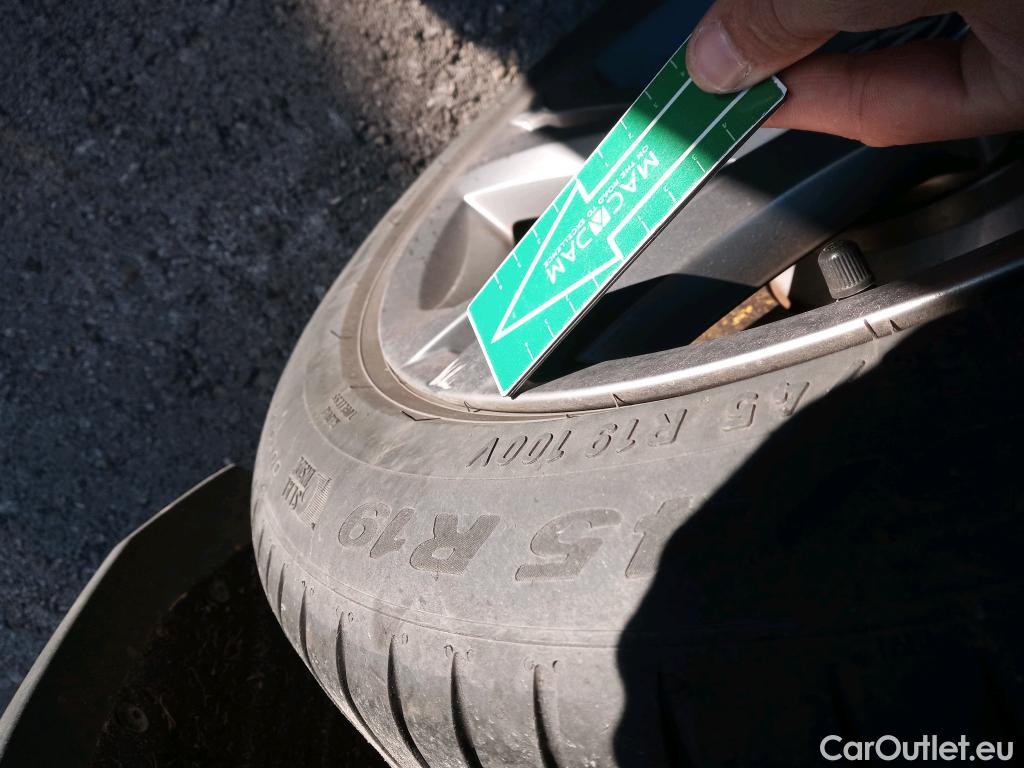  Volkswagen  Tiguan VOLKSWAGEN  / 2020 / 5P / todoterreno R-Line 2.0 TDI 110kW (150CV) DSG #19