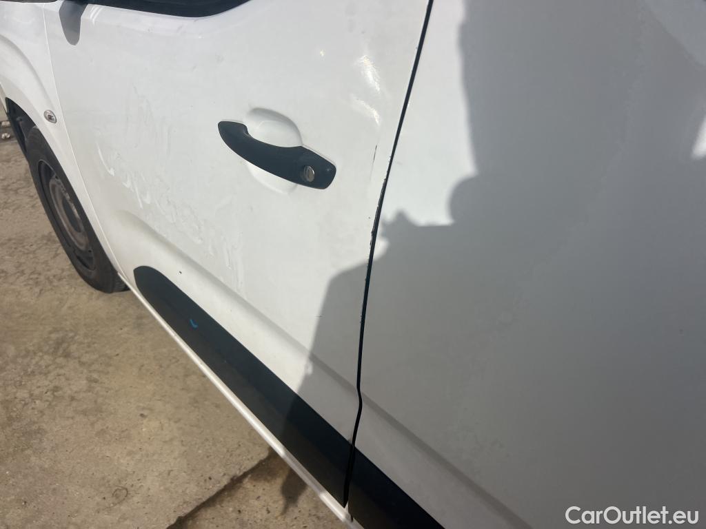  Citroen  Berlingo CITROEN  / 2018 / 4P / combi Talla M BlueHDi 100 LIVE (AC) #9