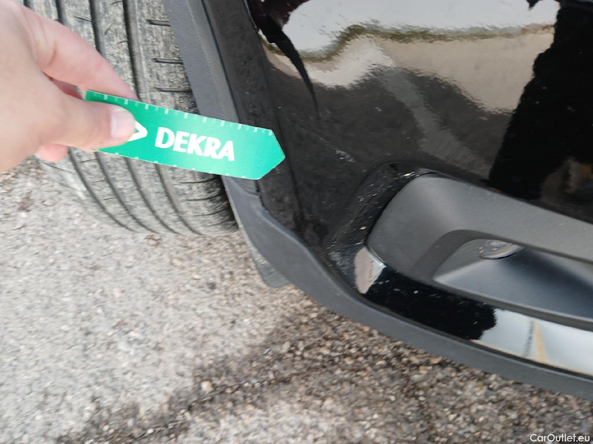  Volvo  XC 40 VOLVO XC40 / 2017 / 5P / todoterreno 1.5 T4 Twin Recharge R-Design Exp Auto #6