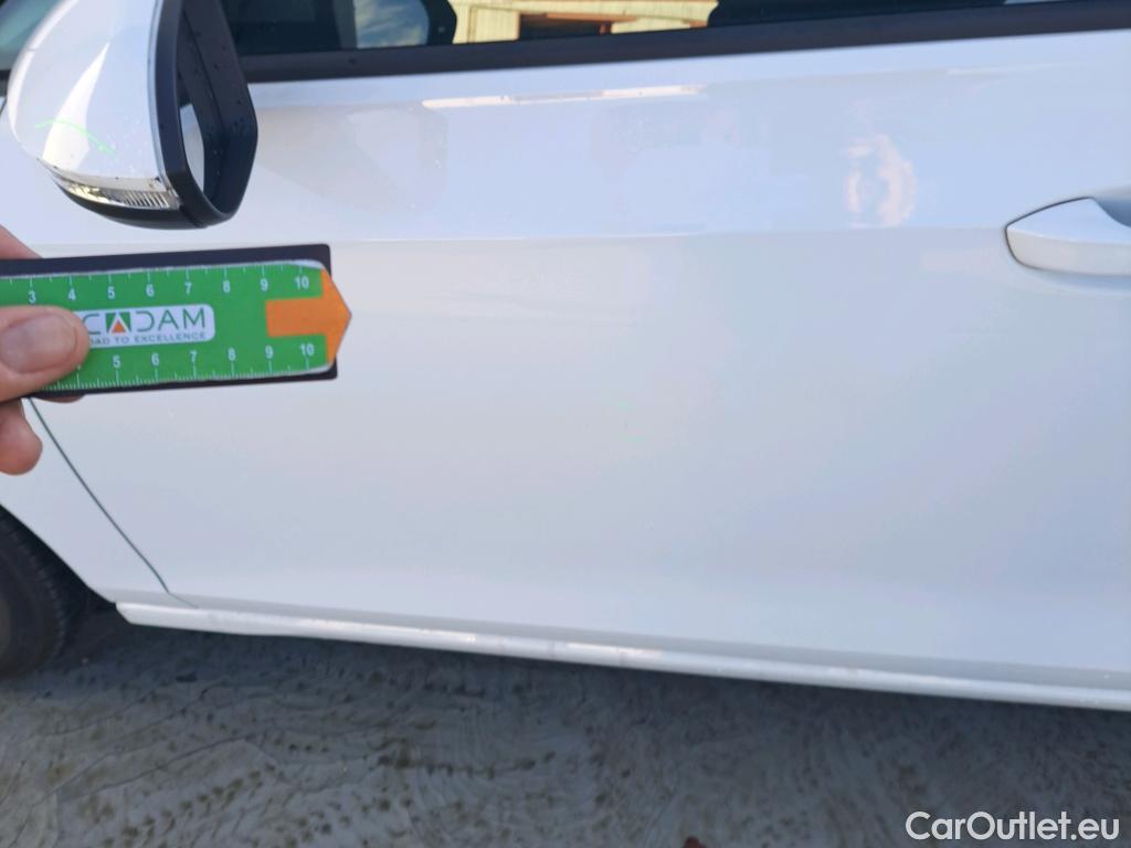  Volkswagen  Golf  VOLKSWAGEN / 2020 / 5P / berlina con portón 2.0 TDI 85kW (115CV) #23