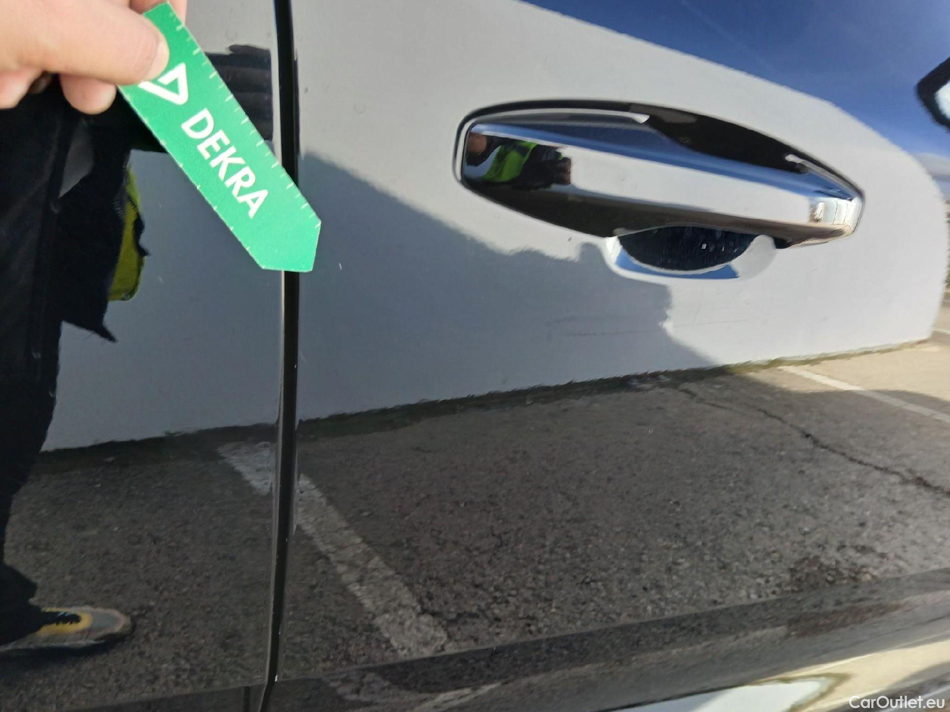  Volvo  XC 40 VOLVO XC40 / 2017 / 5P / todoterreno 1.5 T4 Twin Recharge R-Design Exp Auto #37