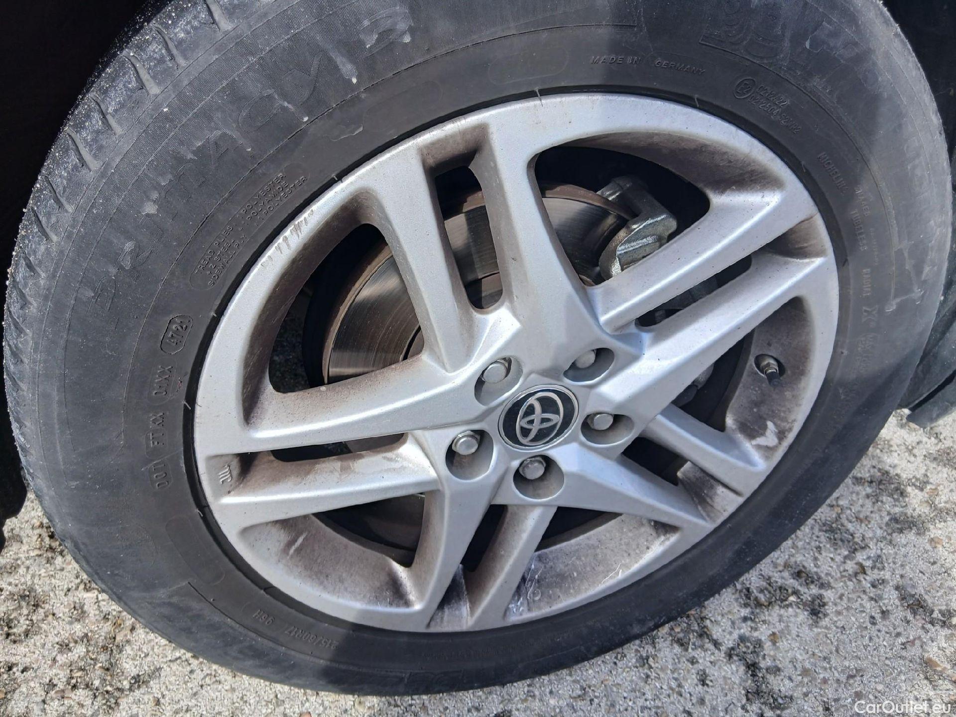  Toyota  C-HR TOYOTA  / 2019 / 5P / todoterreno 1.8 125H Active #24