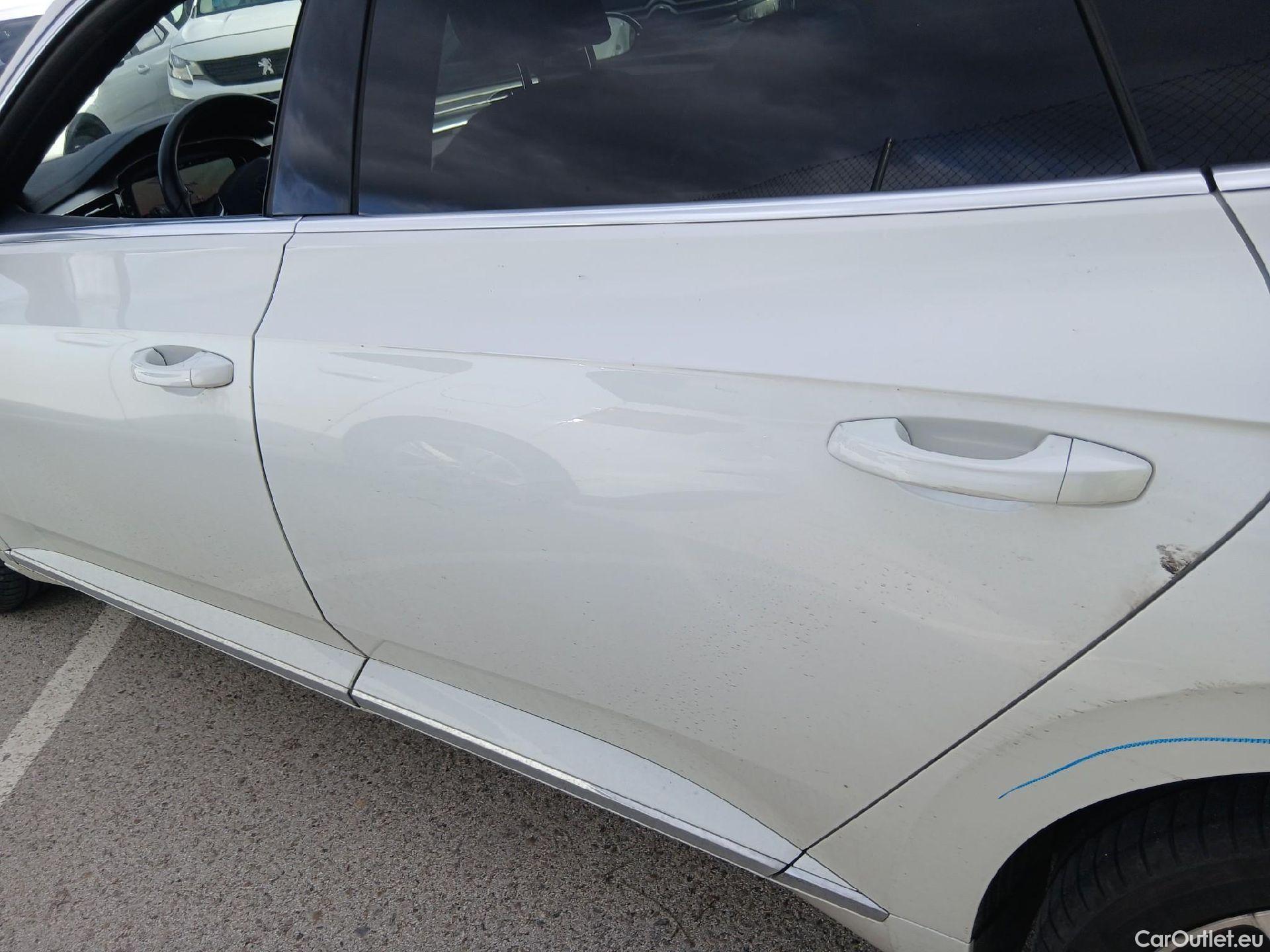  Volkswagen  Arteon VOLKSWAGEN  / 2020 / 5P / berlina con portón R-Line 2.0 TDI 147kW (200CV) DSG #17