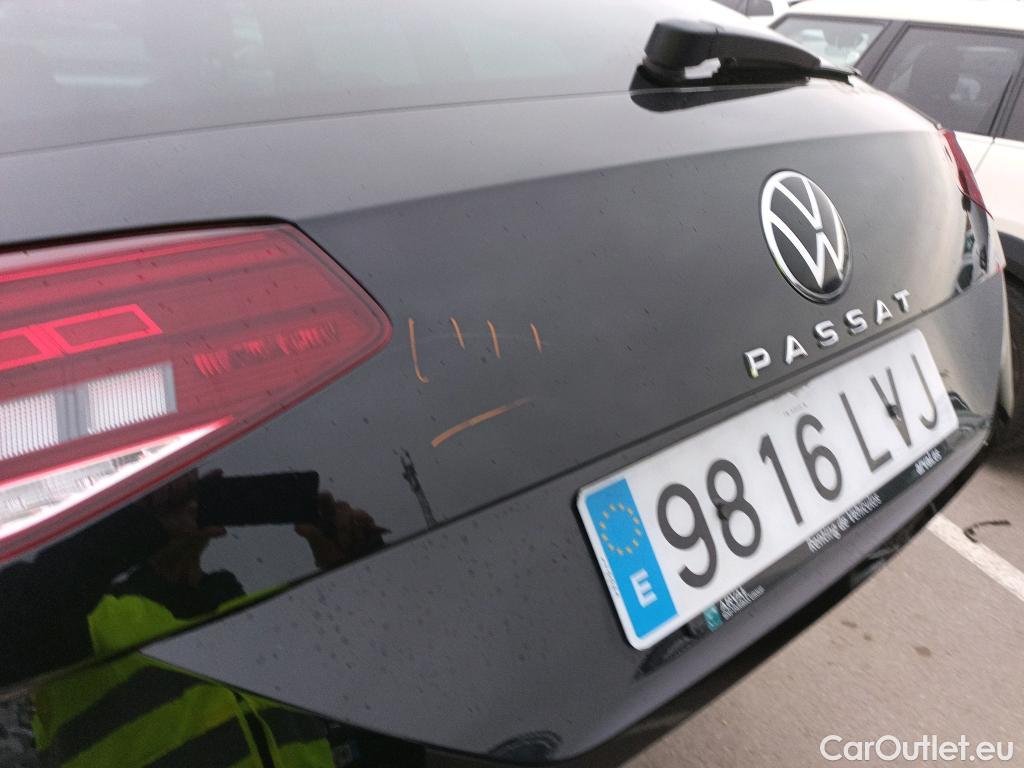  Volkswagen  Passat VOLKSWAGEN  / 2019 / 5P / familiar Variant R-Line 2.0 TDI 110kW DSG #1