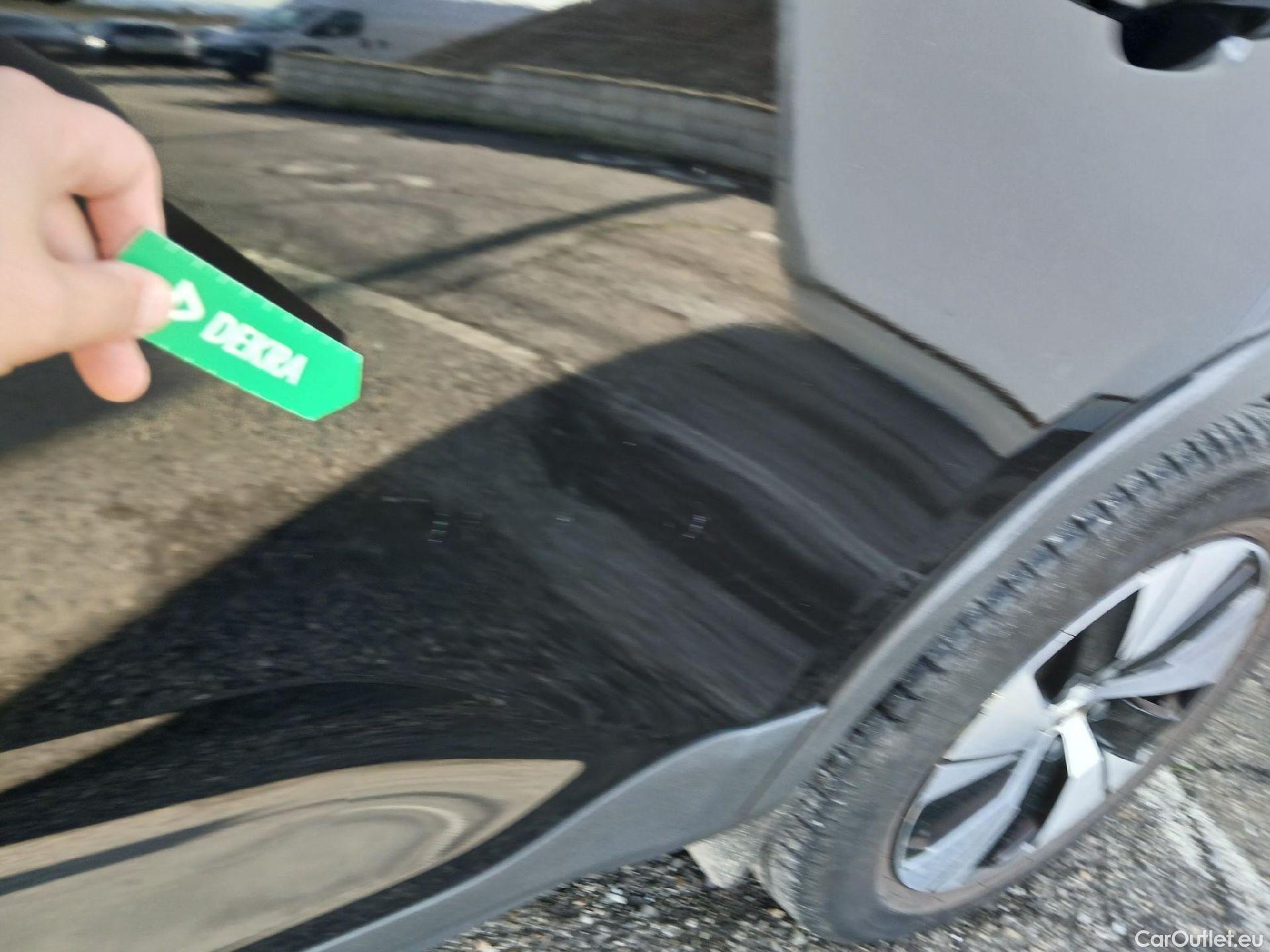  Volvo  XC 40 VOLVO XC40 / 2017 / 5P / todoterreno 1.5 T4 Twin Recharge R-Design Exp Auto #19