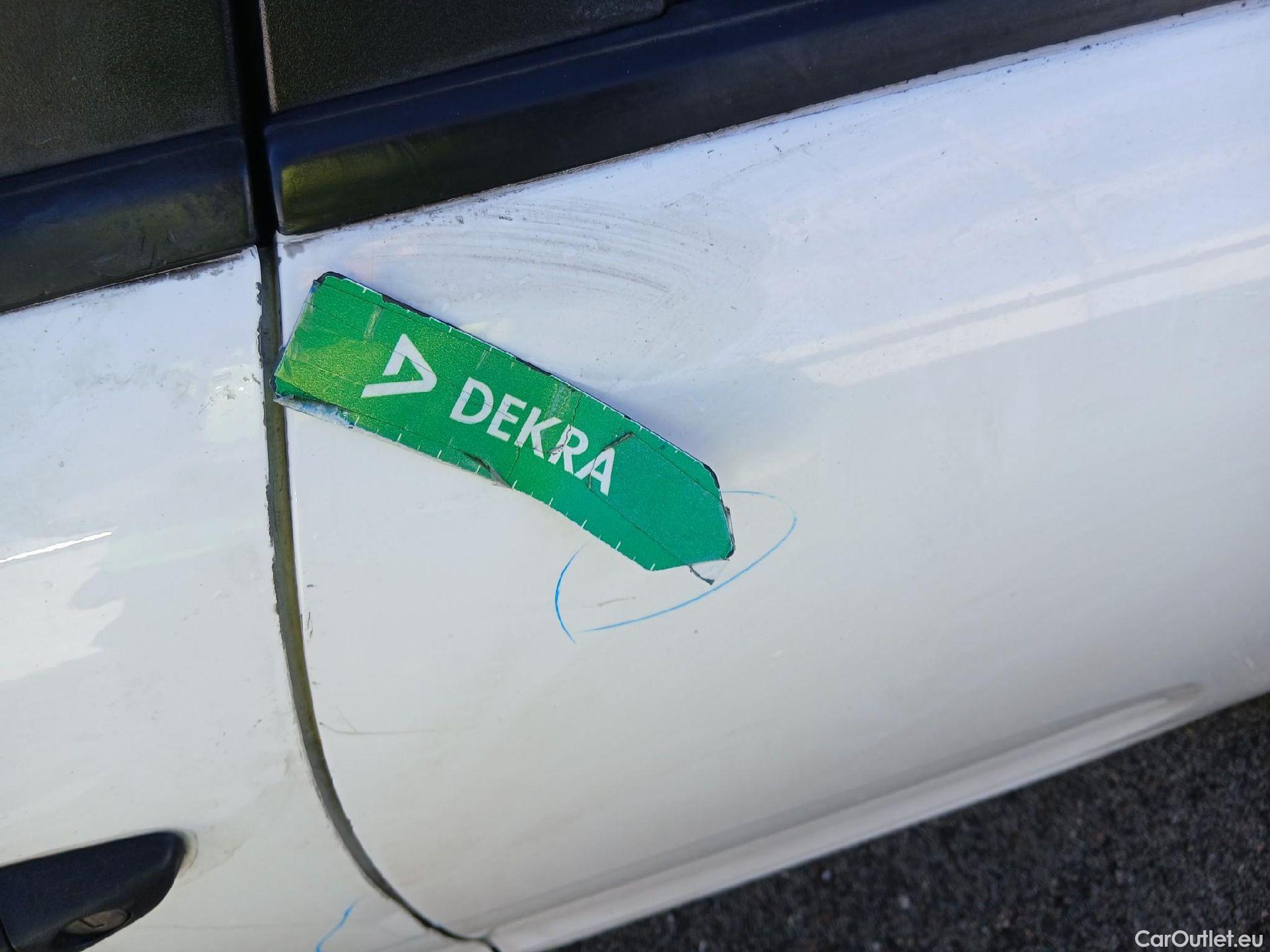  Citroen  C3 CITROEN  / 2016 / 5P / berlina comercial BlueHDi 73KW (100CV) S&S Comercial #24