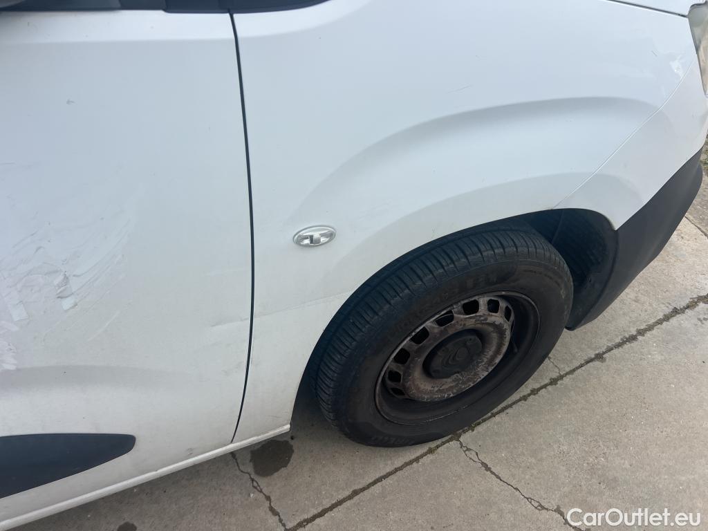  Citroen  Berlingo CITROEN  / 2018 / 4P / combi Talla M BlueHDi 100 LIVE (AC) #15