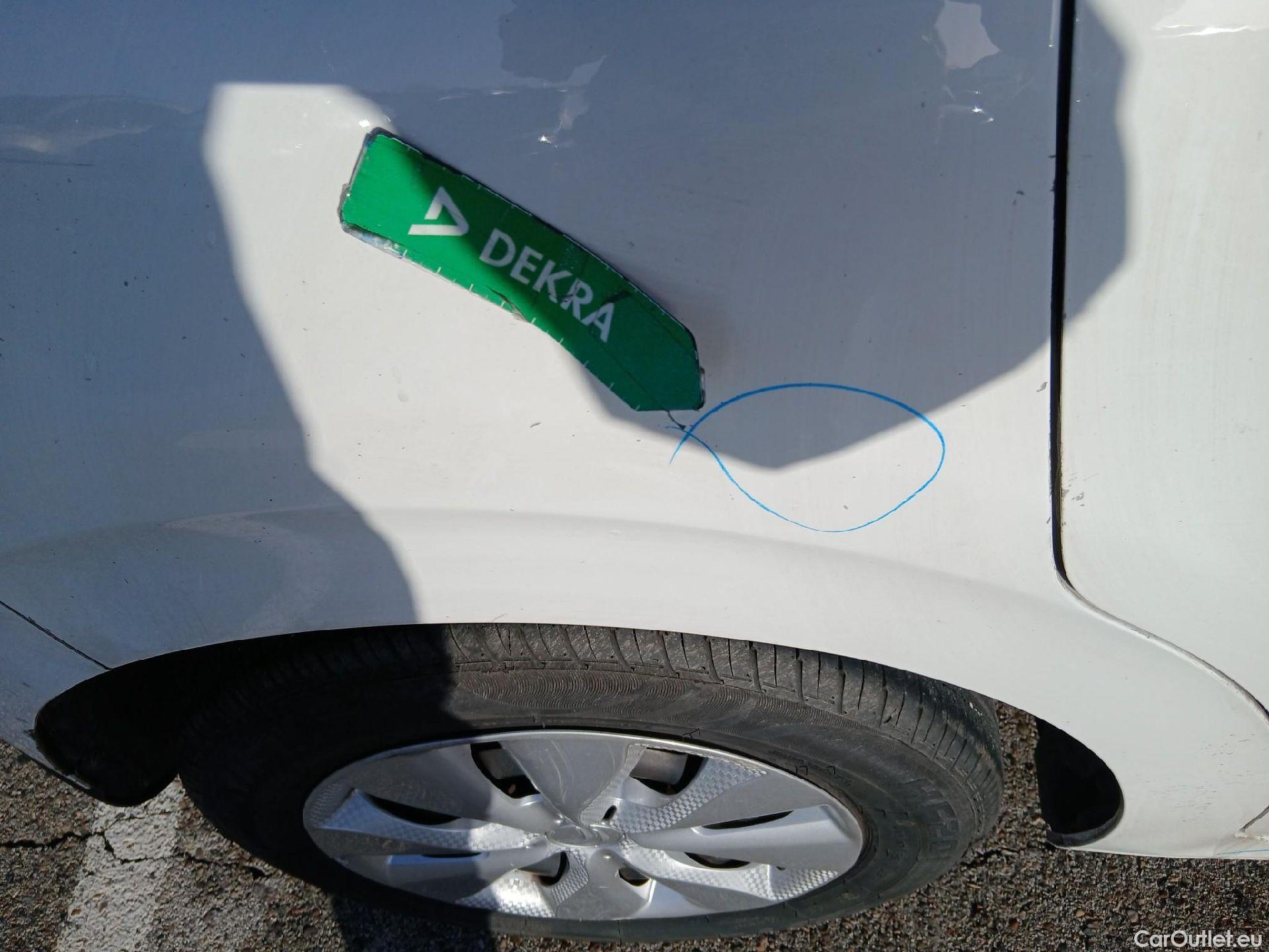  Citroen  C3 CITROEN  / 2016 / 5P / berlina comercial BlueHDi 73KW (100CV) S&S Comercial #49