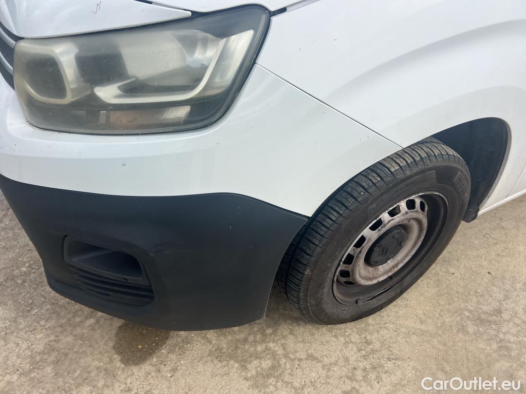  Citroen  Berlingo CITROEN  / 2018 / 4P / combi Talla M BlueHDi 100 LIVE (AC) #18