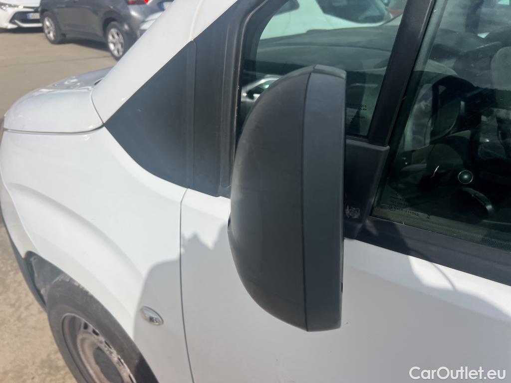  Citroen  Berlingo CITROEN  / 2018 / 4P / combi Talla M BlueHDi 100 LIVE (AC) #30