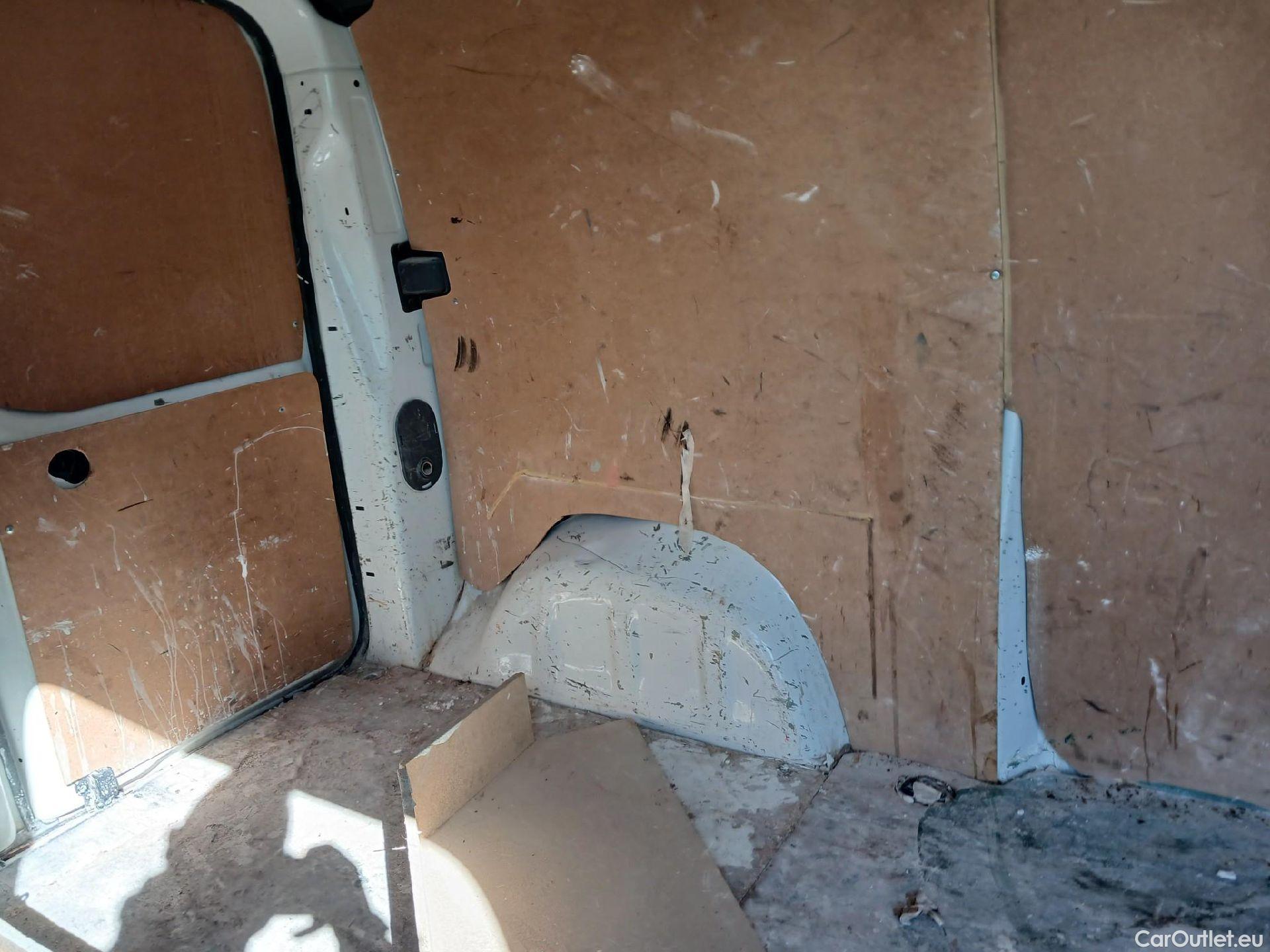  Peugeot  Expert PEUGEOT  / 2016 / 4P / furgón Furgón Pro 1.5 BlueHDi 120 Standard #49