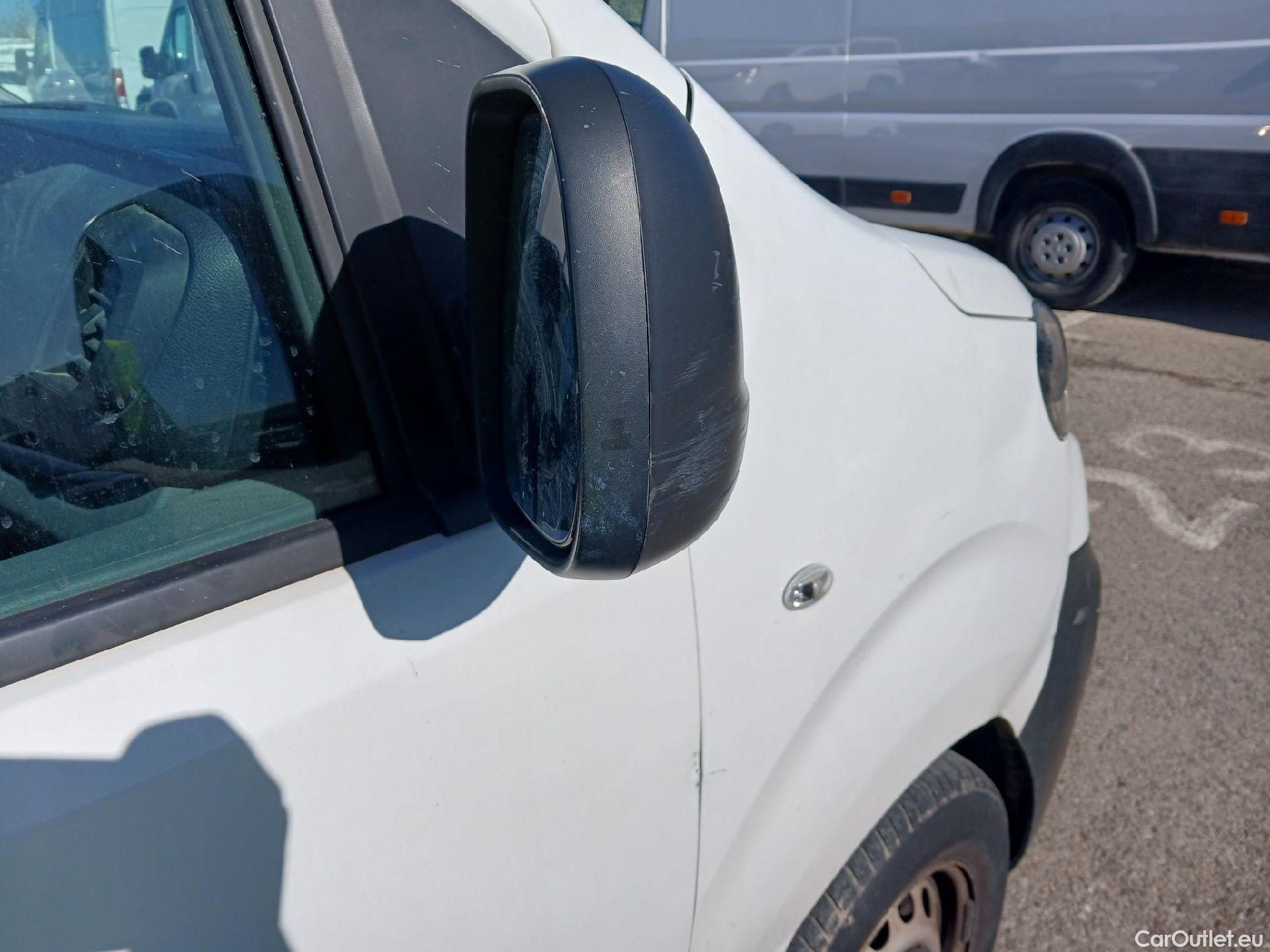  Peugeot  Expert PEUGEOT  / 2016 / 4P / furgón Furgón Pro 1.5 BlueHDi 120 Standard #40