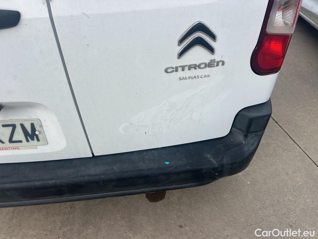  Citroen  Berlingo CITROEN  / 2018 / 4P / combi Talla M BlueHDi 100 LIVE (AC) #22