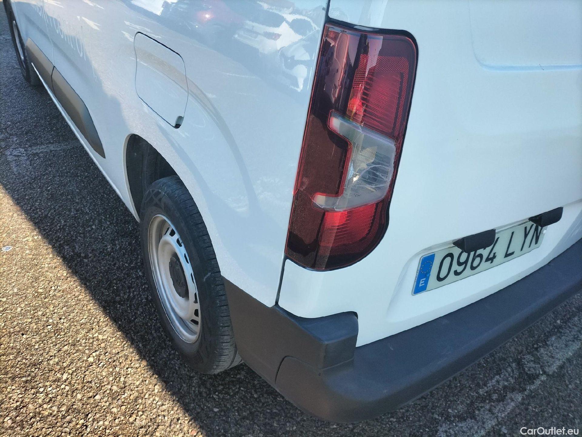  Citroen  Berlingo CITROEN  / 2018 / 3P / furgón derivado de turismo Talla M BlueHDi 100 CONTROL #25